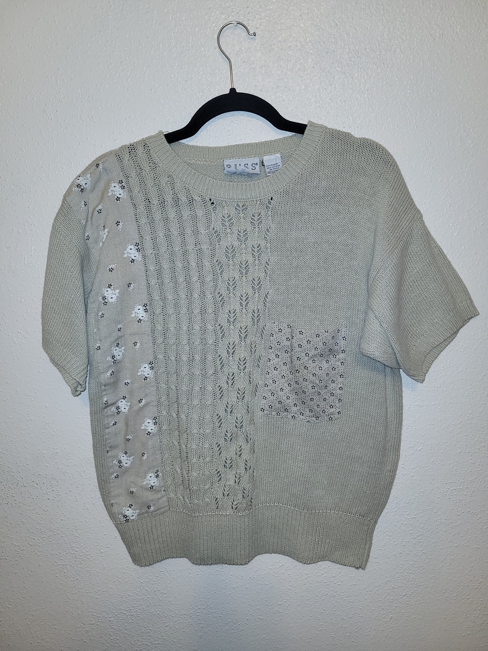 Vintage Women's Russ Short Sleeve Knit Sweater in Beige Floral